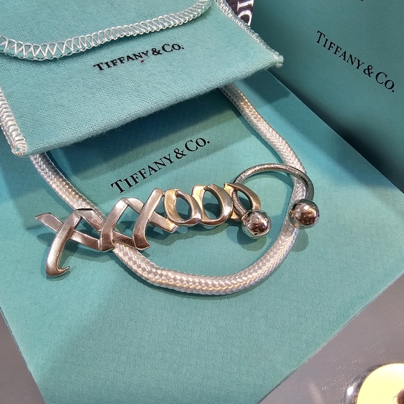 Tiffany & Co. Accessories - 💋Tiffany & Co. XXXOOO Kisses & Hugs Paloma Picasso 925 Sterling Key Ring 🫂